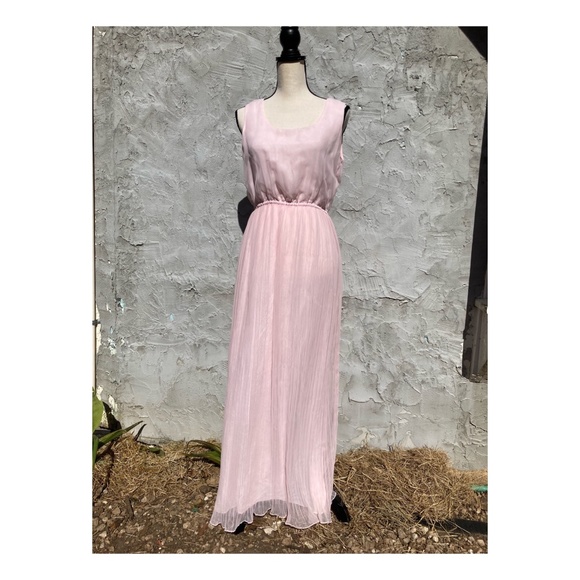 70s Vintage Delicate Pink Floor Length Sleeveless Gown - Wedding Guest Dress - Picture 1 of 11